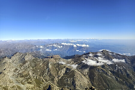 In vetta al Monviso lungo la Via Normale