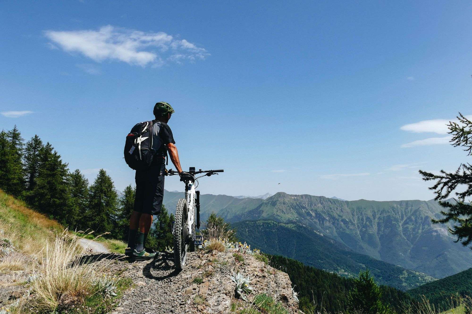 In Bicicletta sull'Alta Via del Sale: due Giorni dalle Alpi al Mare (Low Cost)
